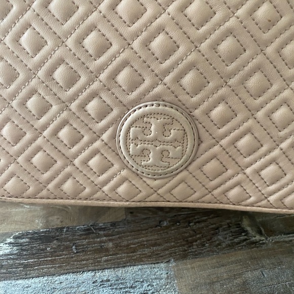 Tory Burch Tan Quilted Shoulder Bag with Chain Strap - Picture 6 of 16